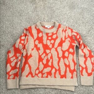 Nwot THML Sweater Sz M
Orange and cream patterned sweater. Super soft and cozy.